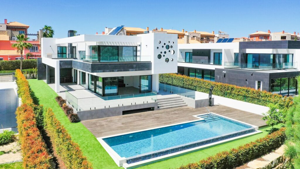 A modern villa with a swimming pool in the Algarve, Portugal